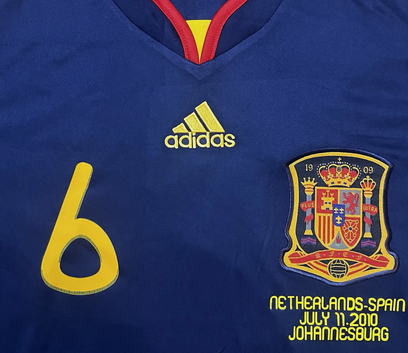 2010 Spain Iniesta #6 Away Jersey – Retro Soccer Shirt